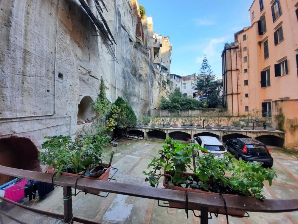 La Casa Nella Roccia Apartment เนเปิลส์ ภายนอก รูปภาพ