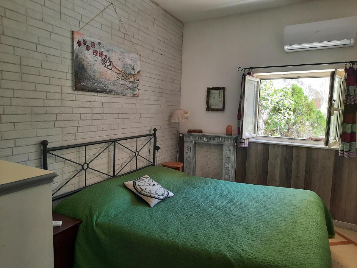 La Casa Nella Roccia Apartment เนเปิลส์ ภายนอก รูปภาพ